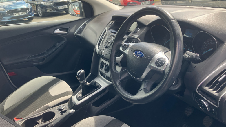 Ford Focus 1.6 Zetec 5dr Petrol Hatchback